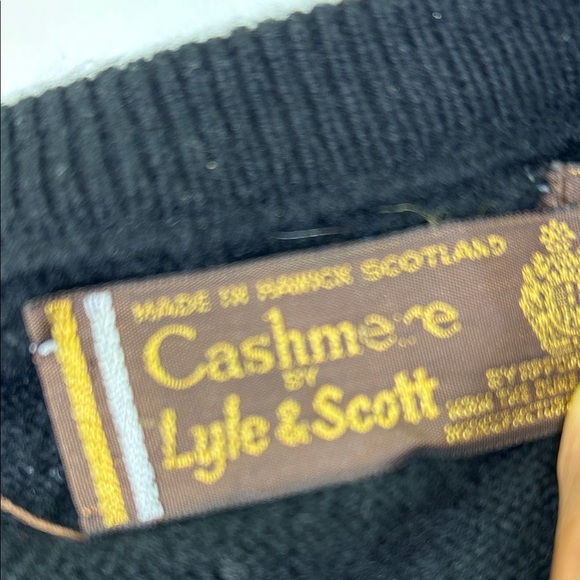 Lyle & Scott  cashmere  pullover color black  V-Neck Sweater - Picture 14 of 16